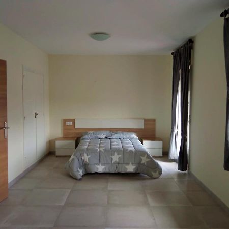 Calvarrasa de Abajo La Villa Hostal מראה חיצוני תמונה