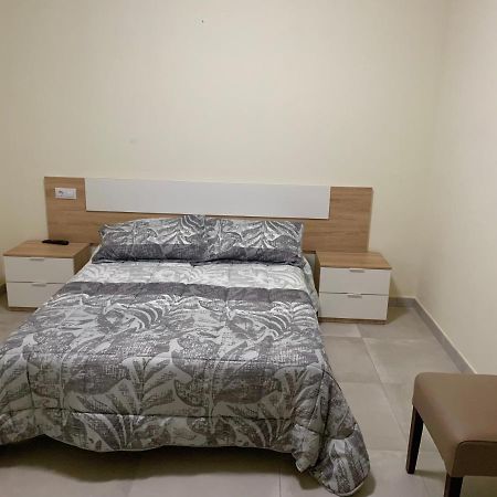 Calvarrasa de Abajo La Villa Hostal מראה חיצוני תמונה