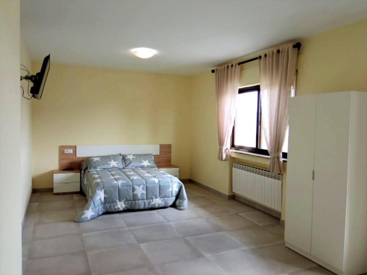 Calvarrasa de Abajo La Villa Hostal מראה חיצוני תמונה