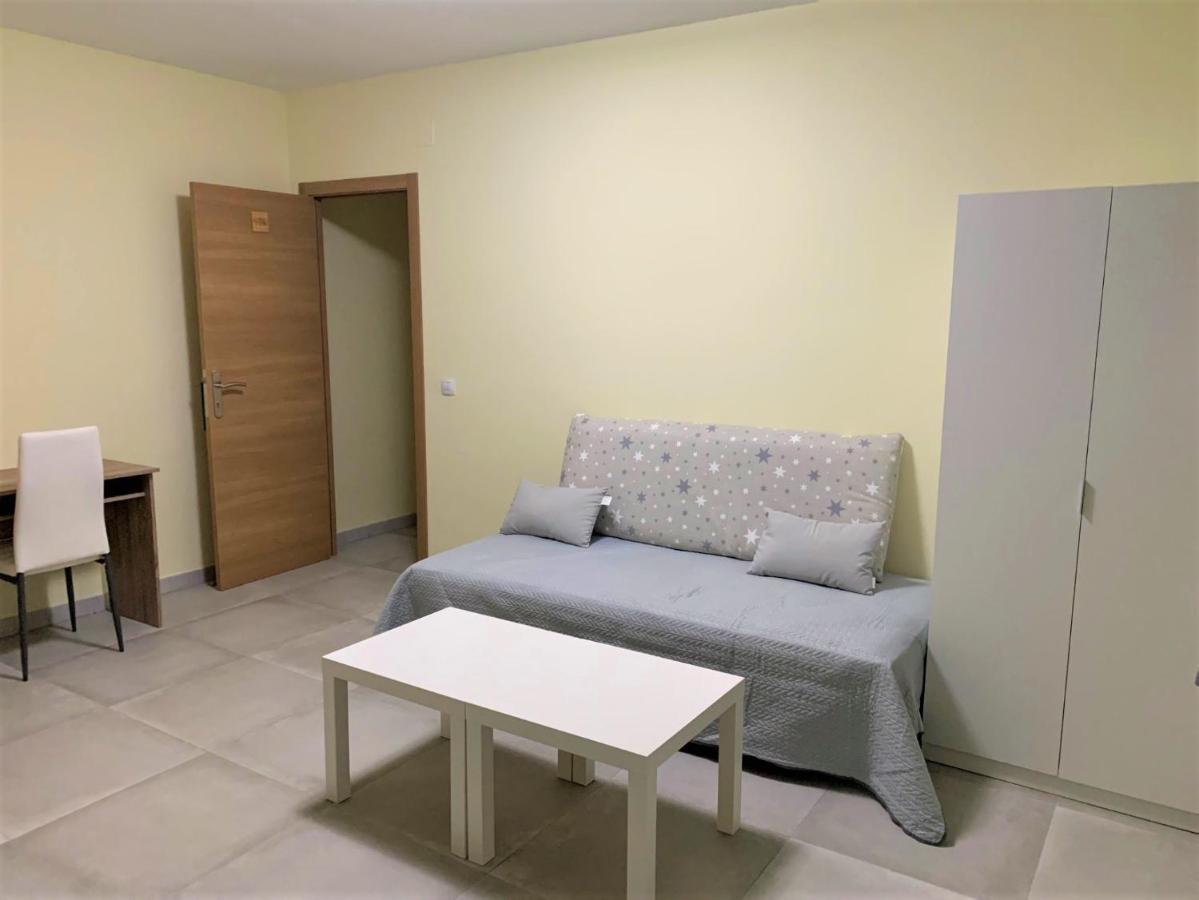 Calvarrasa de Abajo La Villa Hostal מראה חיצוני תמונה