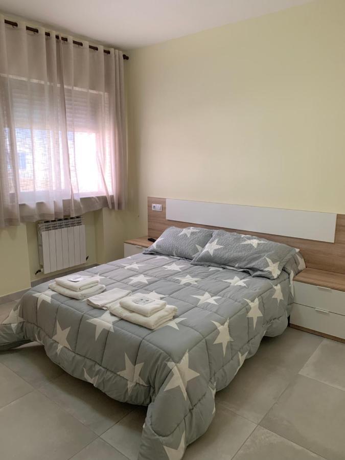 Calvarrasa de Abajo La Villa Hostal מראה חיצוני תמונה