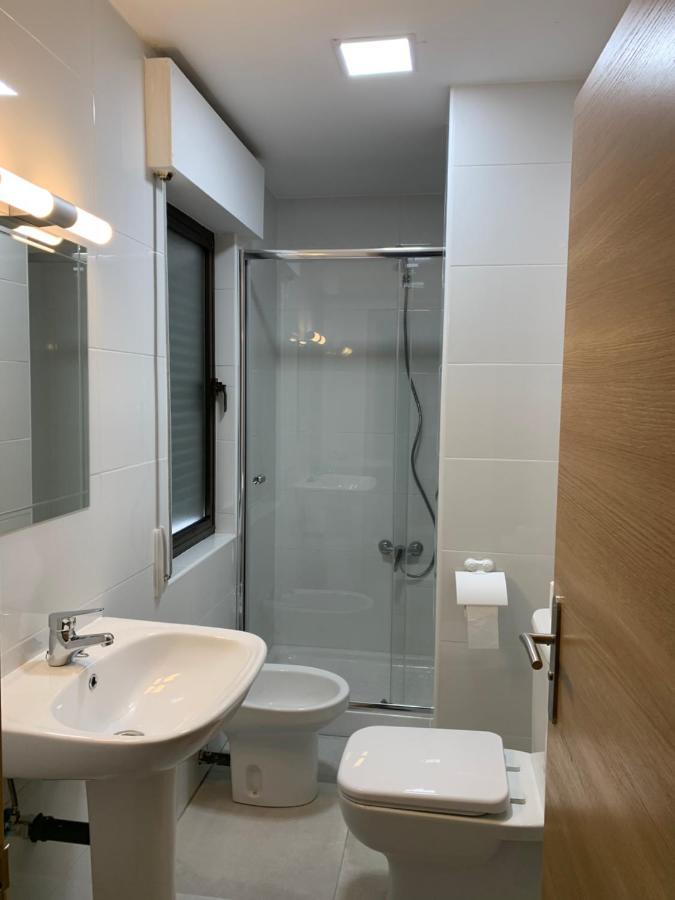 Calvarrasa de Abajo La Villa Hostal מראה חיצוני תמונה
