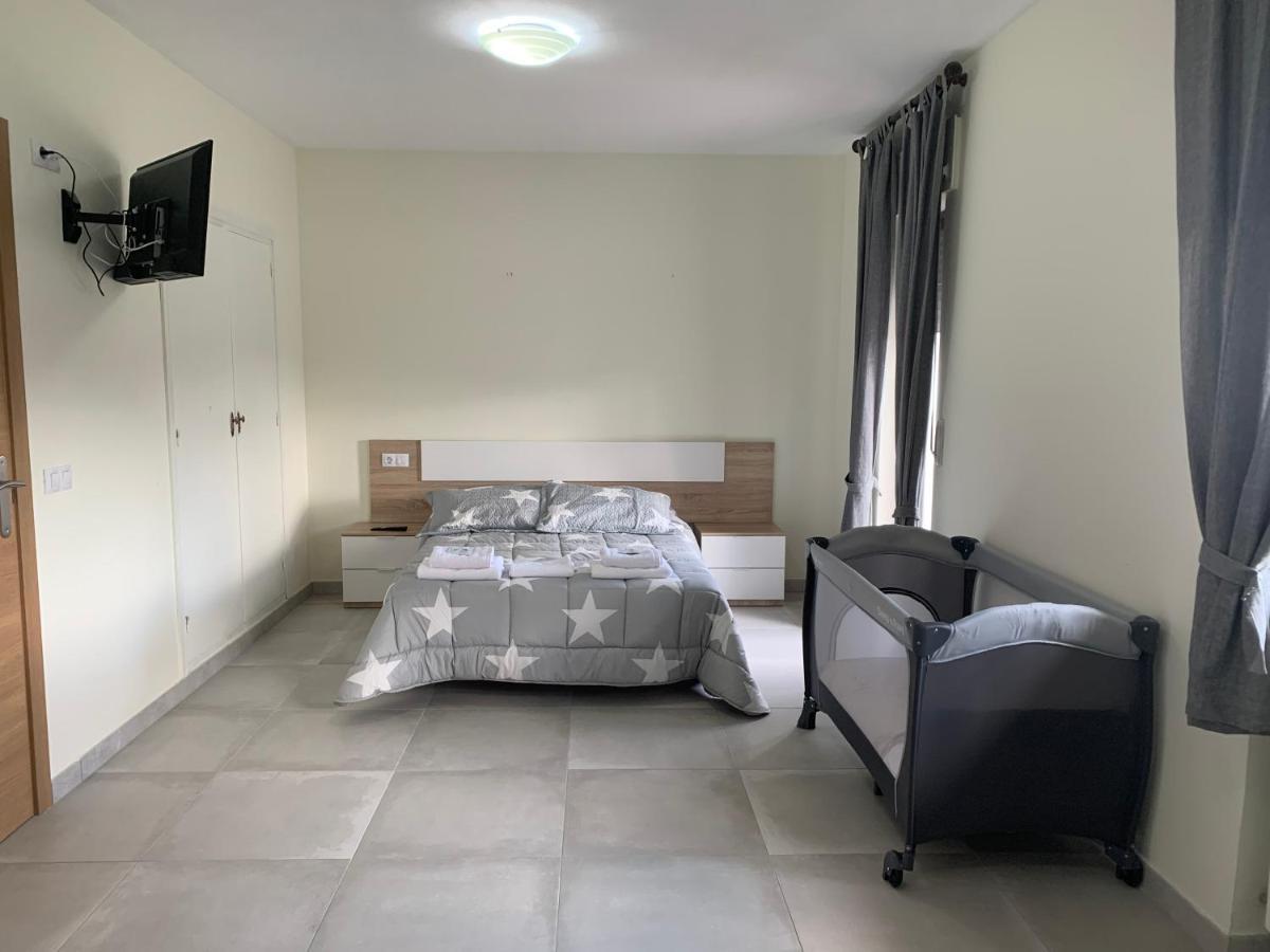 Calvarrasa de Abajo La Villa Hostal מראה חיצוני תמונה