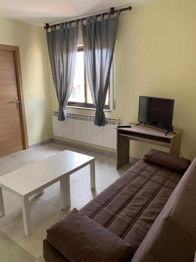 Calvarrasa de Abajo La Villa Hostal מראה חיצוני תמונה